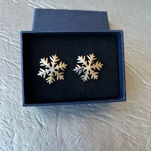 Snowflake cufflinks